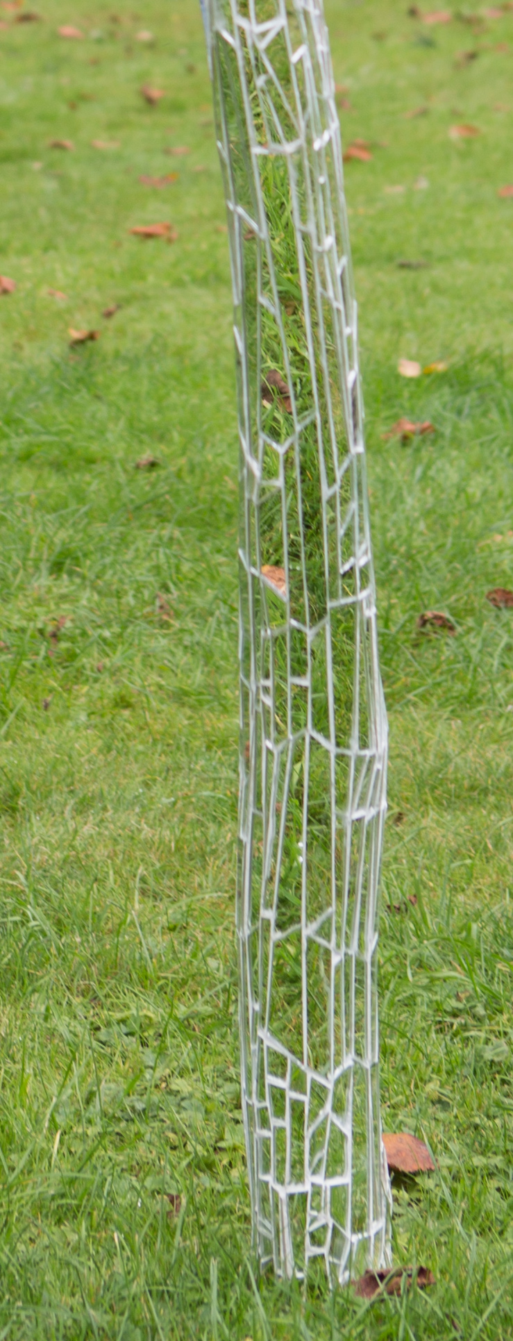 garden sculpture mirrored obelisk detail